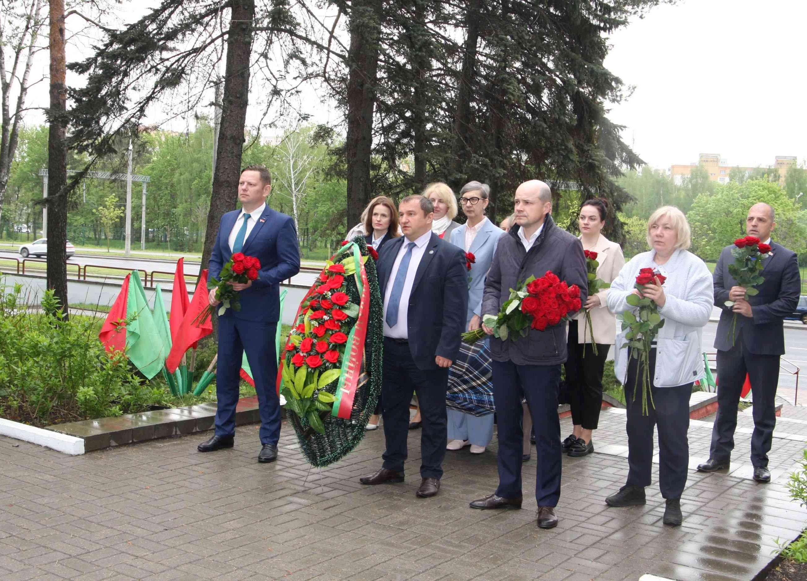 Коллектив МНС почтил память погибших в годы Великой Отечественной войны